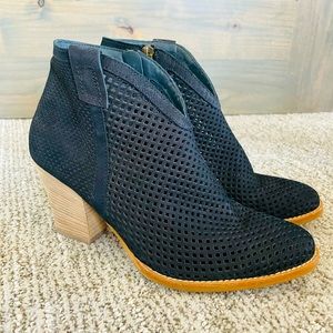 NWT Women’s Paul Green Black Ankle Bootie